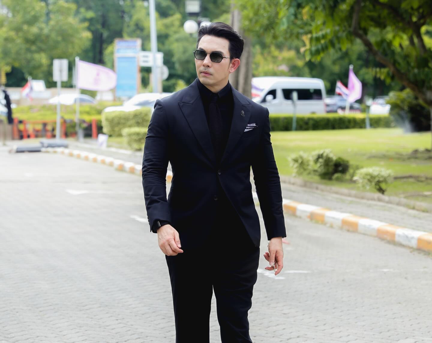 อั้ม - อธิชาติ ชุมนานนท์