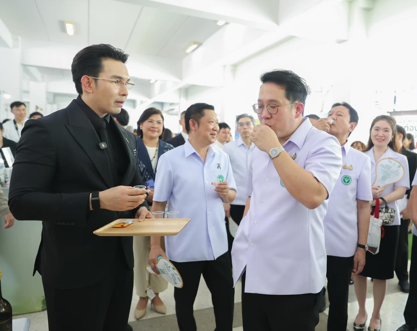 อั้ม - อธิชาติ ชุมนานนท์