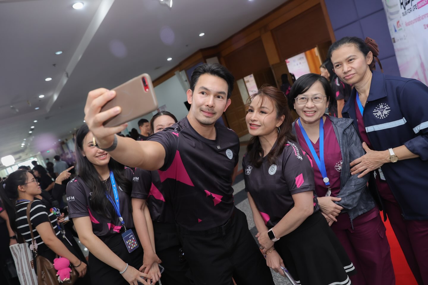 อั้ม - อธิชาติ ชุมนานนท์