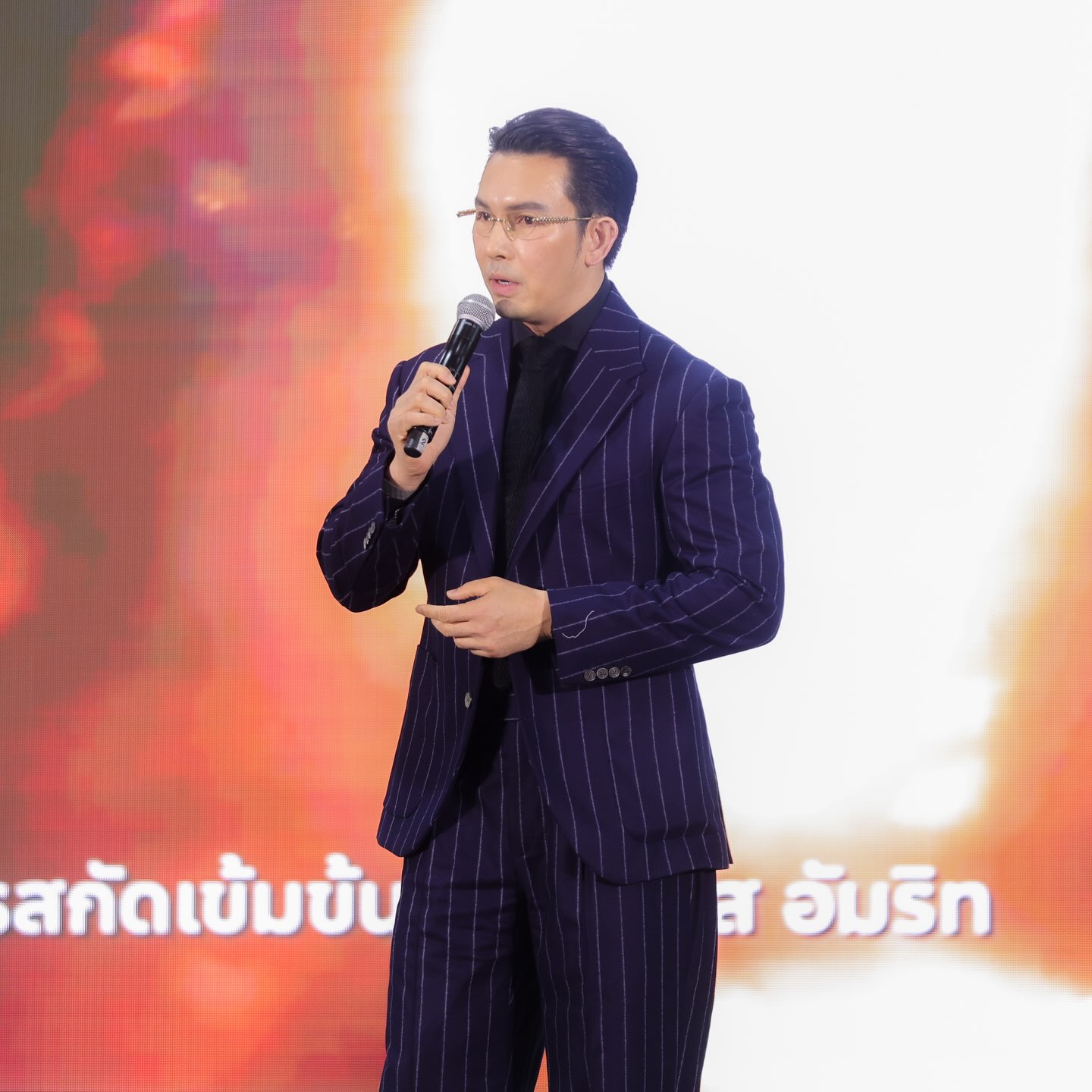 อั้ม - อธิชาติ ชุมนานนท์