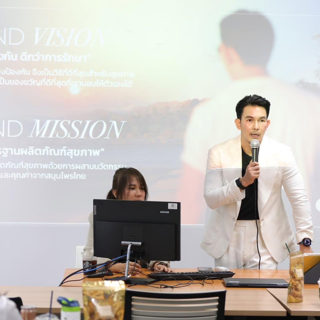 อั้ม - อธิชาติ ชุมนานนท์