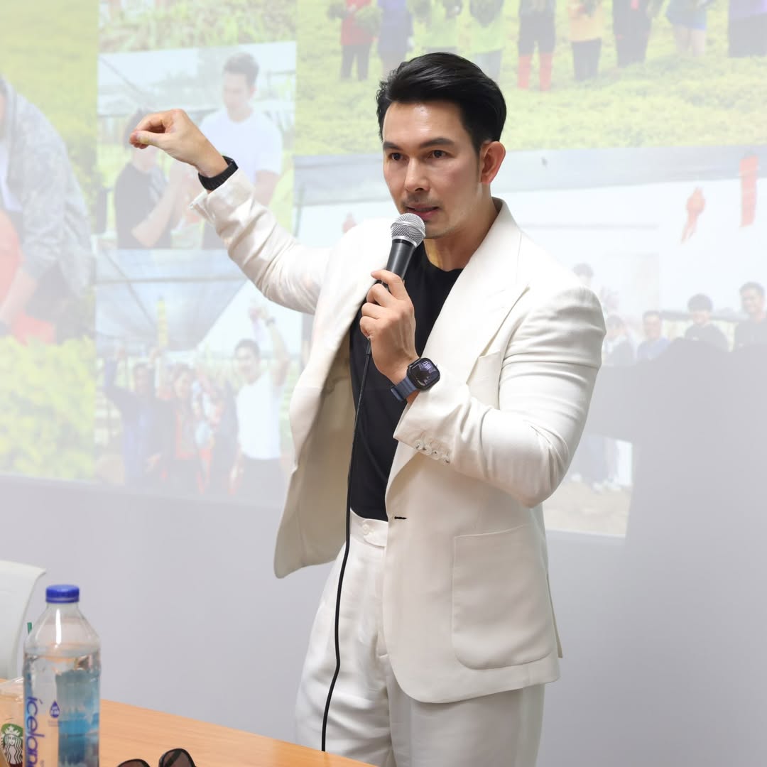 อั้ม - อธิชาติ ชุมนานนท์