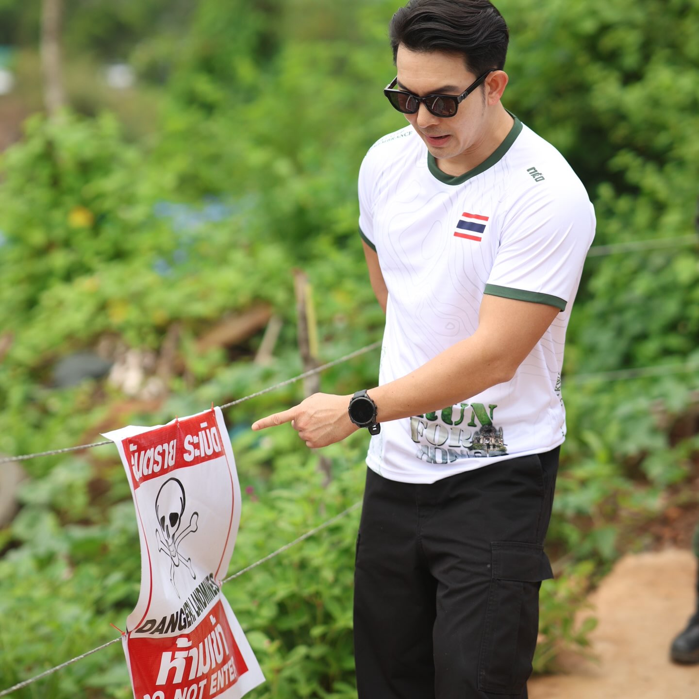 อั้ม - อธิชาติ ชุมนานนท์