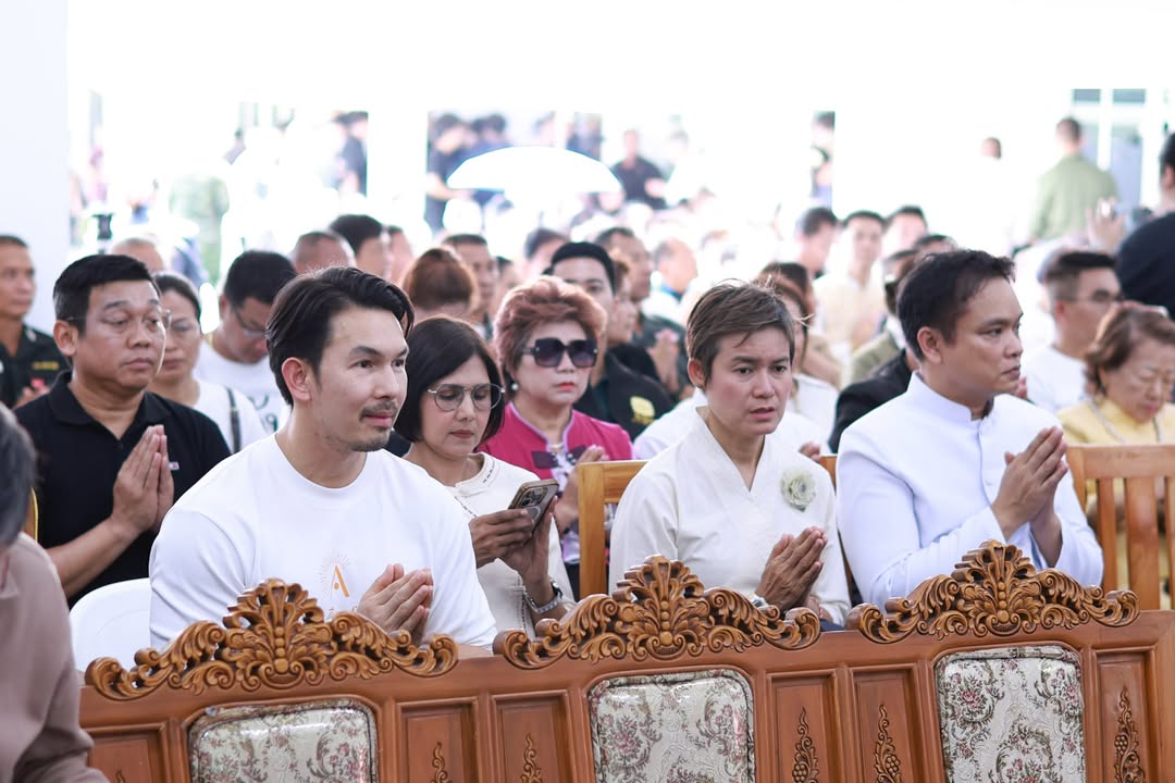 อั้ม - อธิชาติ ชุมนานนท์