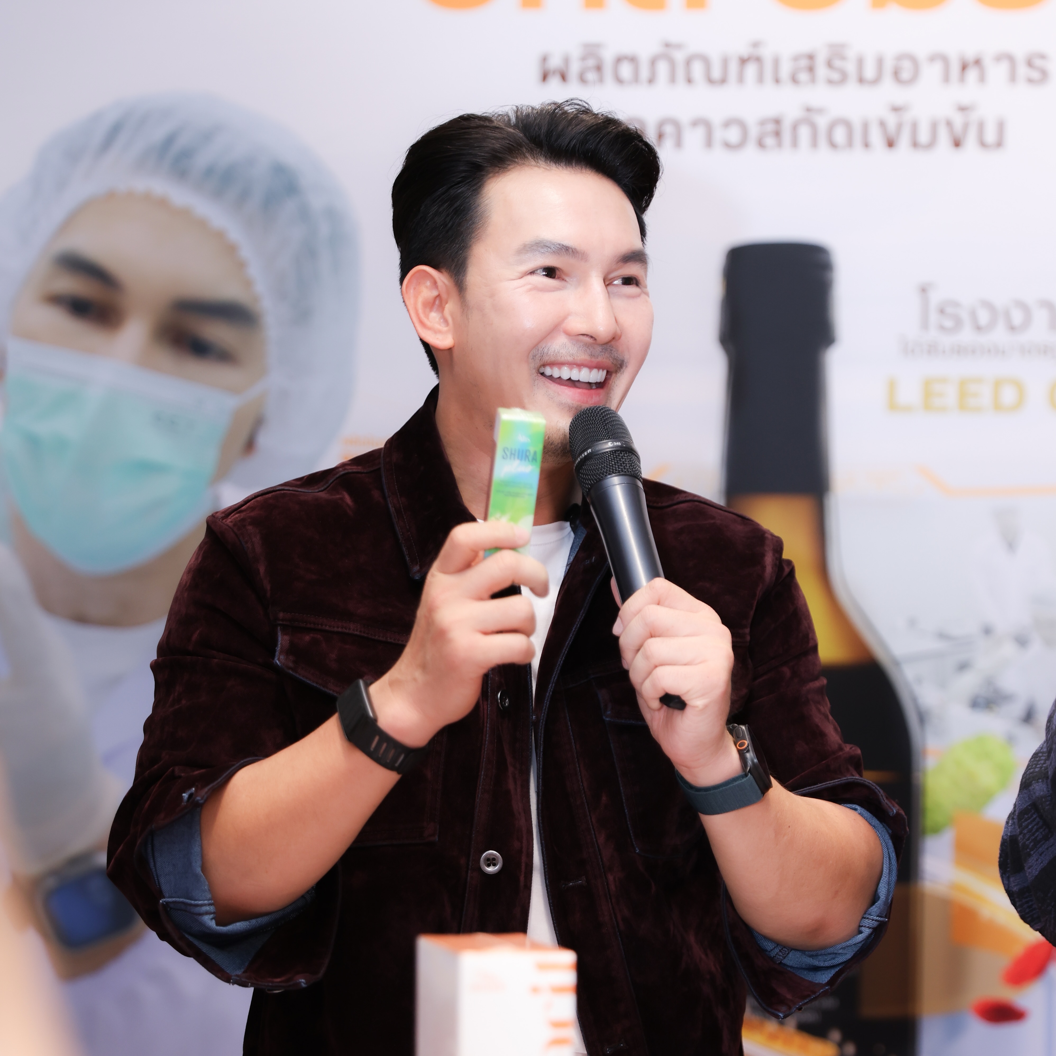 อั้ม - อธิชาติ ชุมนานนท์