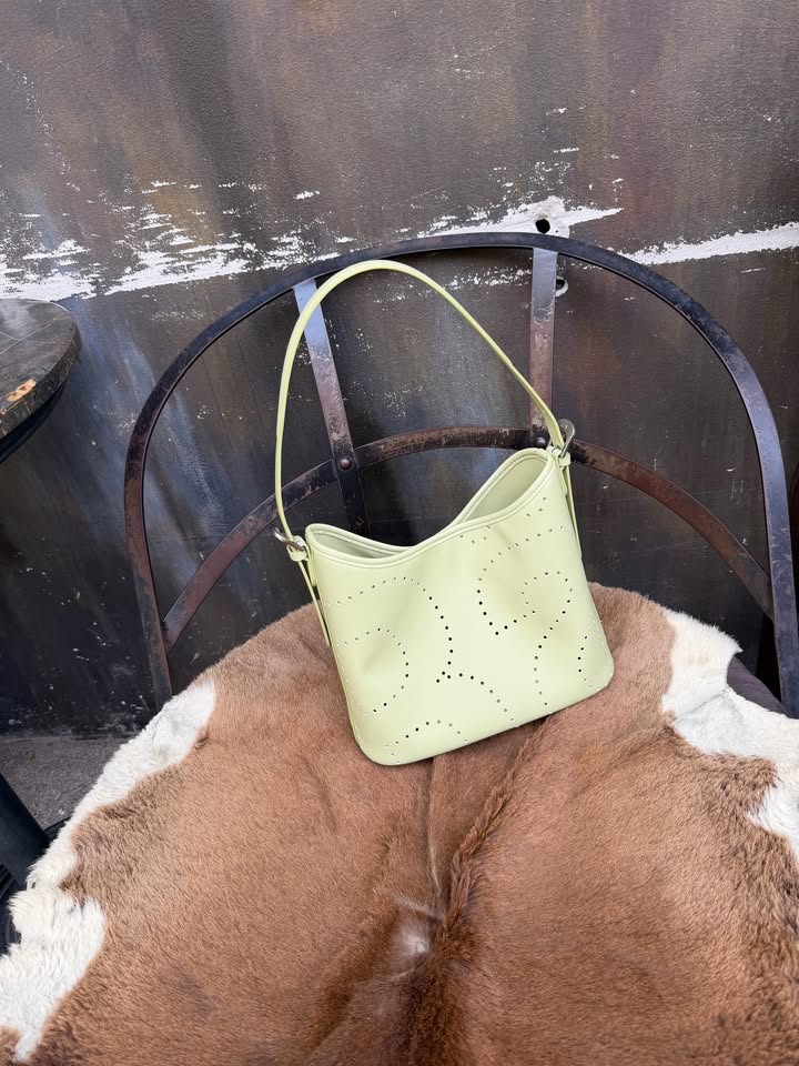 เฟย์ - พรปวีณ์ นีระสิงห์