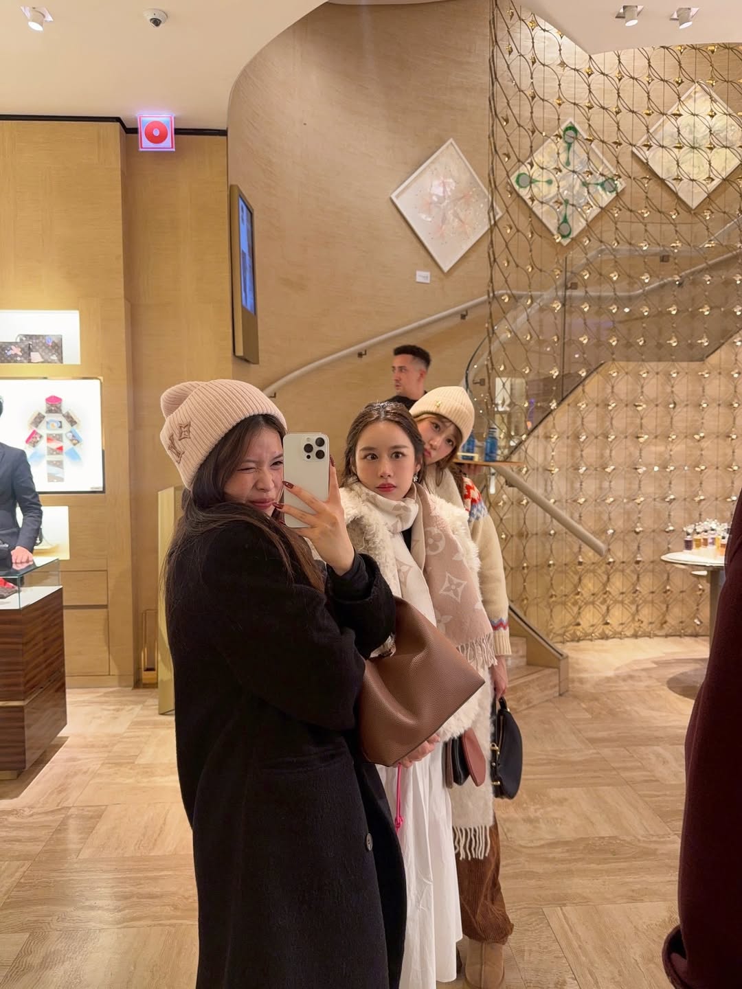 เฟย์ - พรปวีณ์ นีระสิงห์