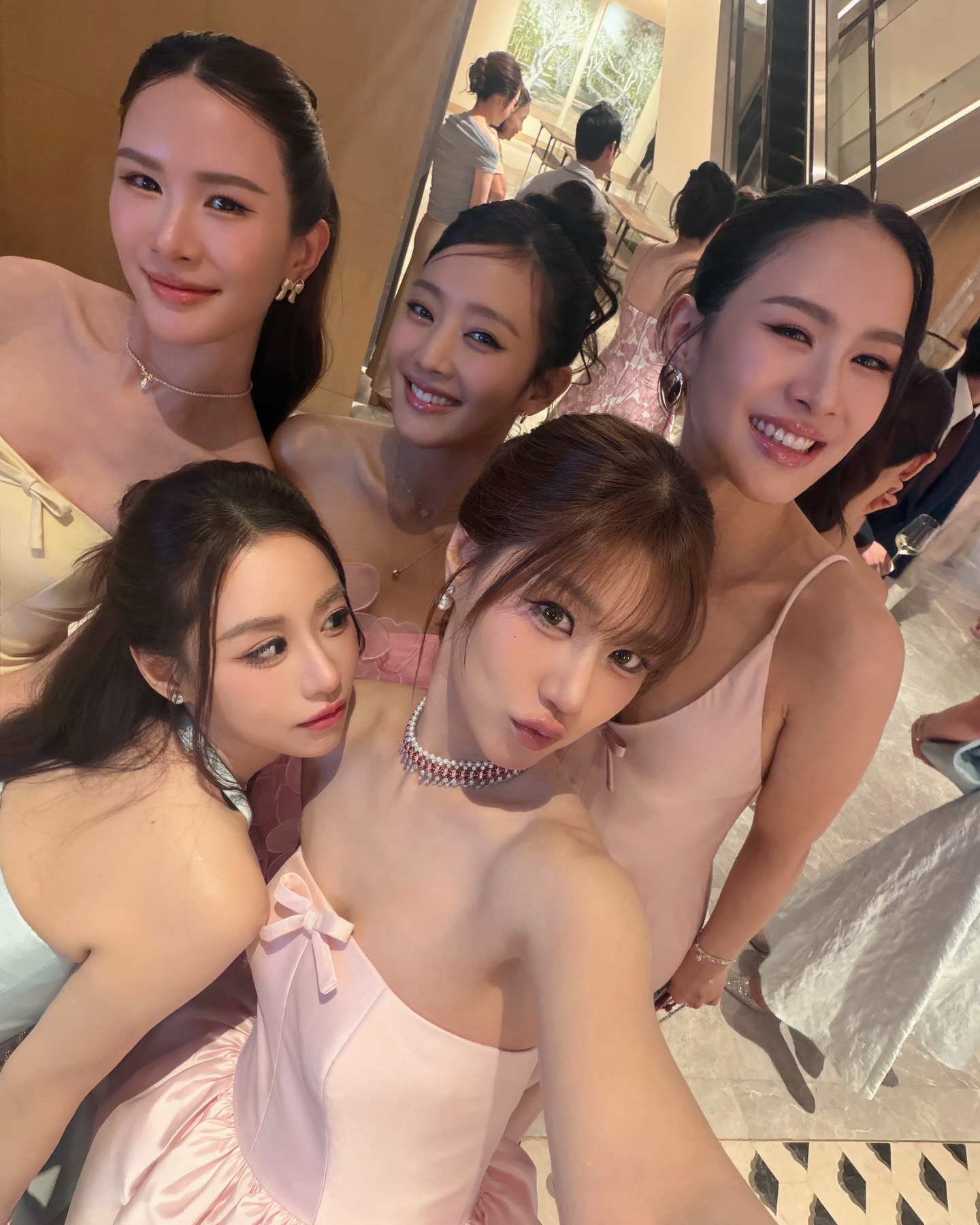 เฟย์ - พรปวีณ์ นีระสิงห์