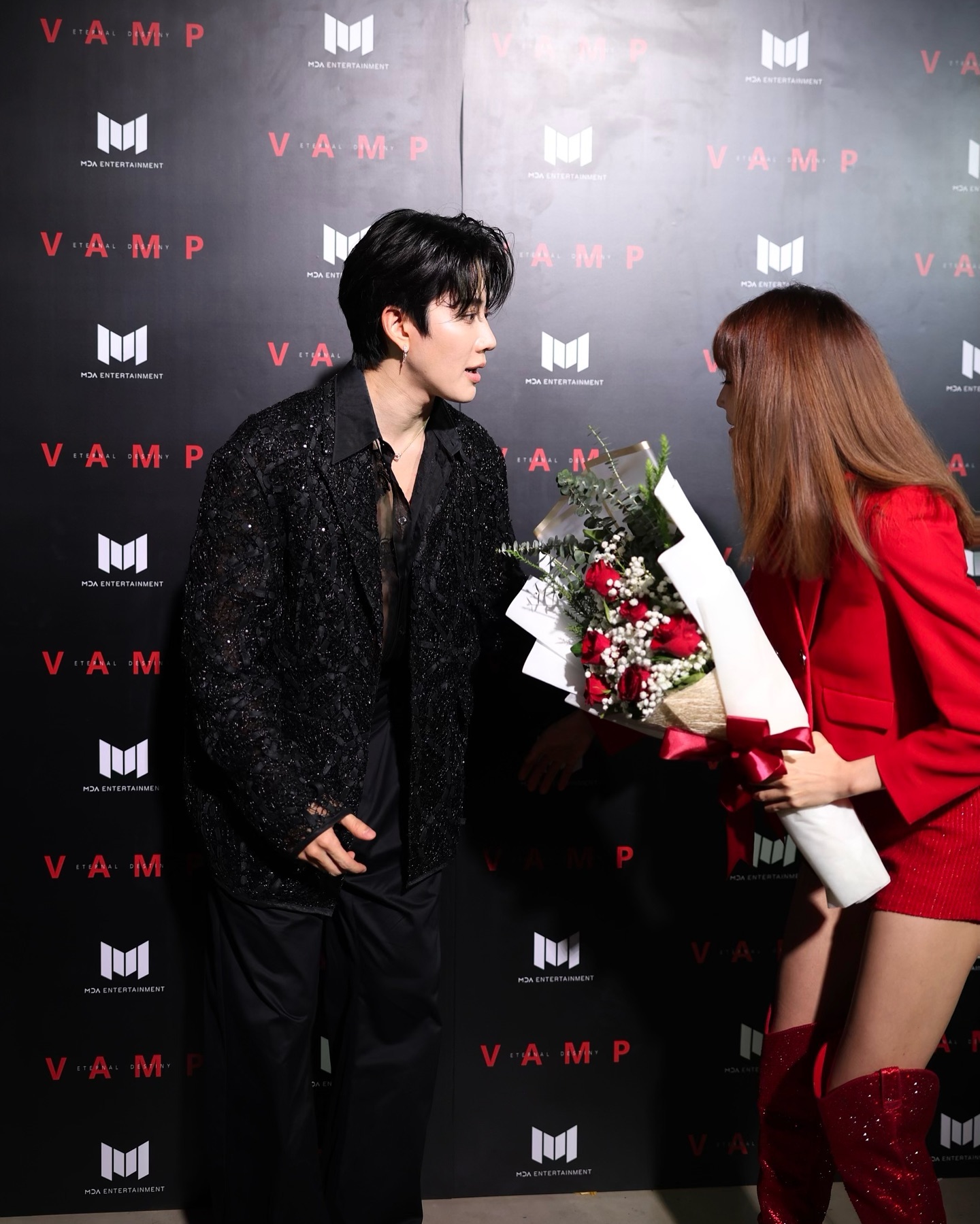 แกรนด์ - พรรณวรท ด้วยเศียรเกล้า