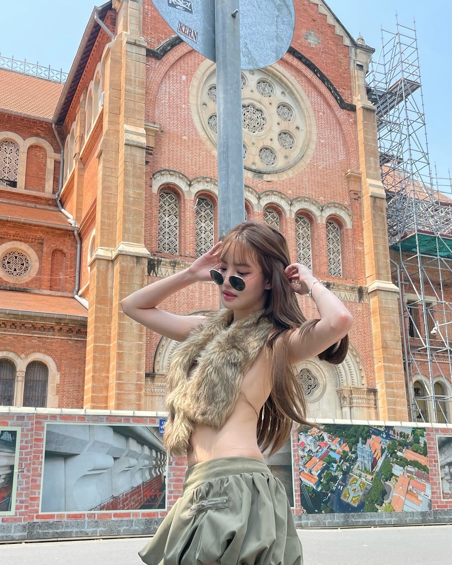 แกรนด์ - พรรณวรท ด้วยเศียรเกล้า