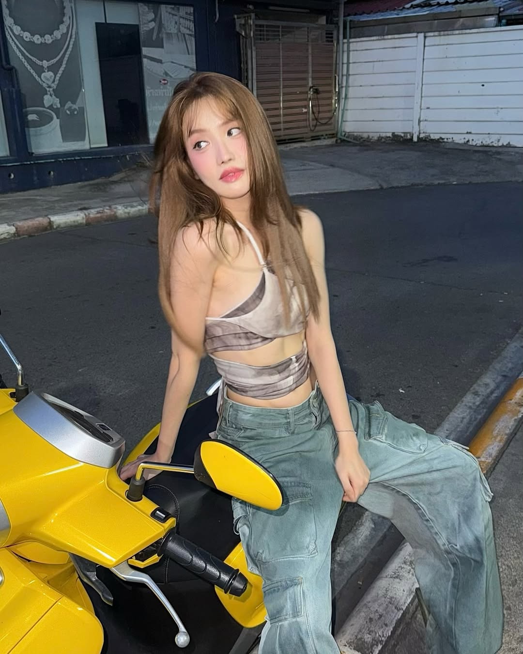 แกรนด์ - พรรณวรท ด้วยเศียรเกล้า