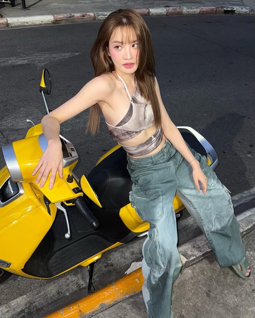 แกรนด์ - พรรณวรท ด้วยเศียรเกล้า