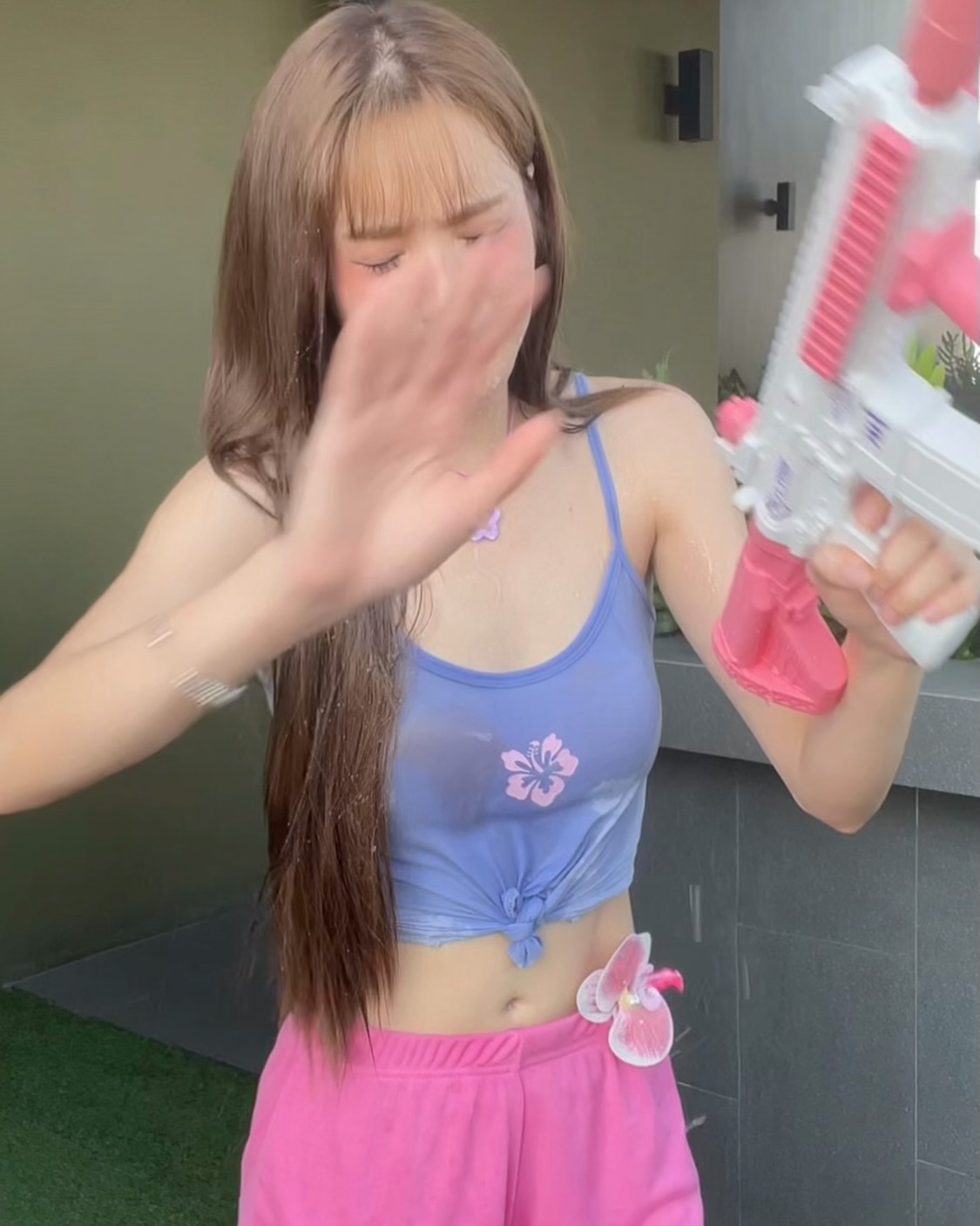 แกรนด์ - พรรณวรท ด้วยเศียรเกล้า
