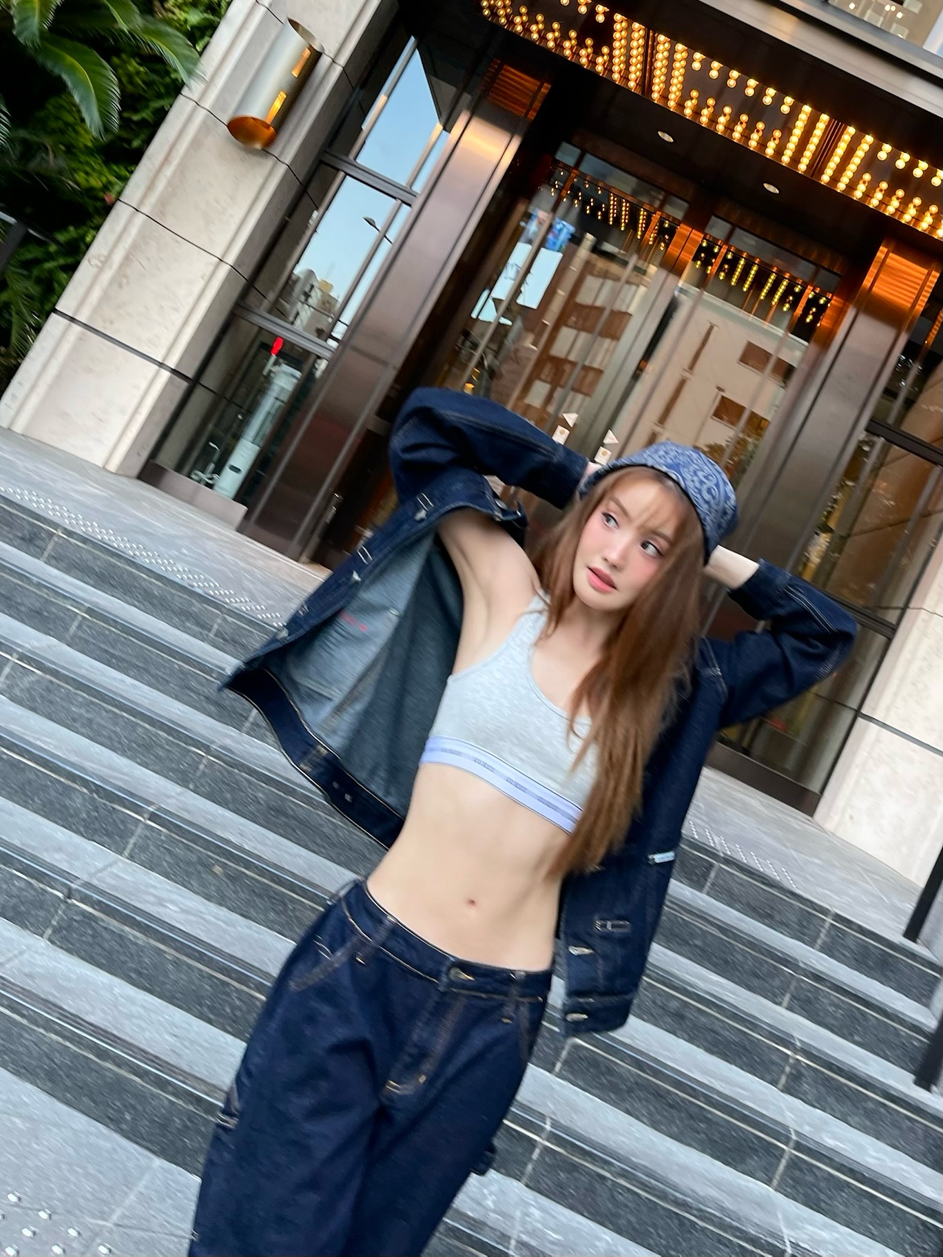 แกรนด์ - พรรณวรท ด้วยเศียรเกล้า