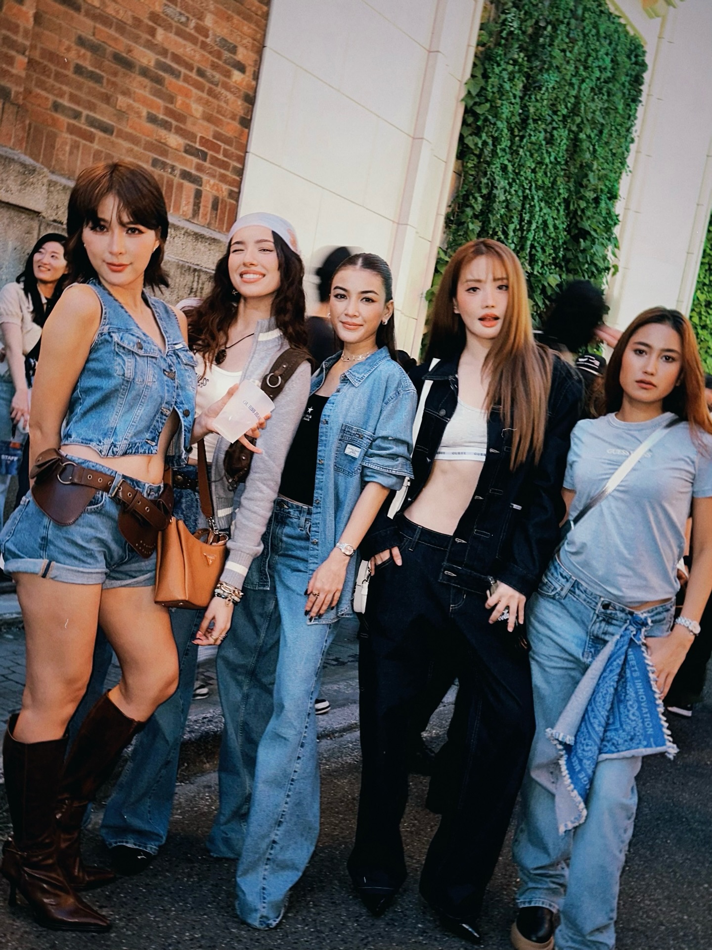 แกรนด์ - พรรณวรท ด้วยเศียรเกล้า