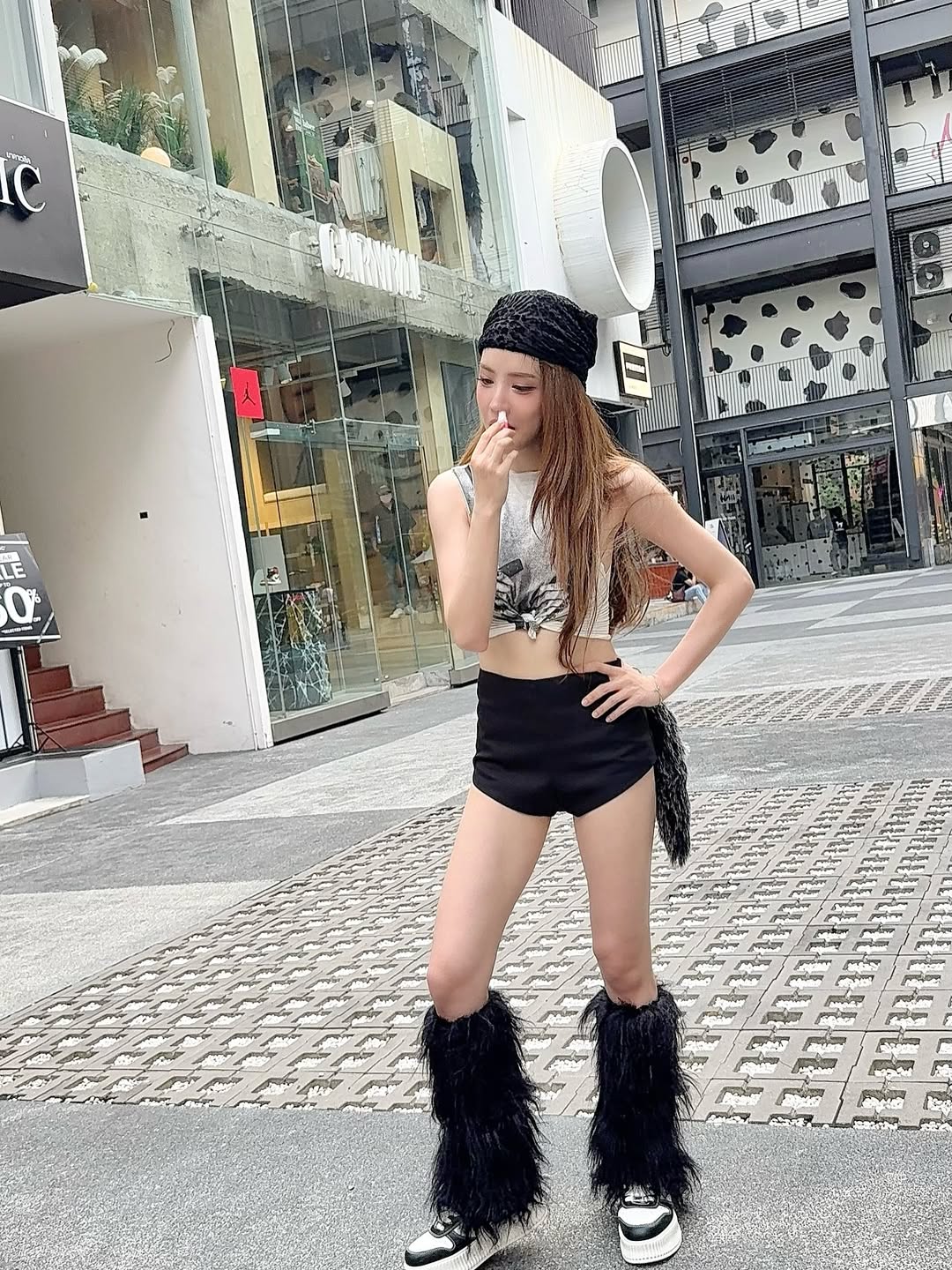 แกรนด์ - พรรณวรท ด้วยเศียรเกล้า