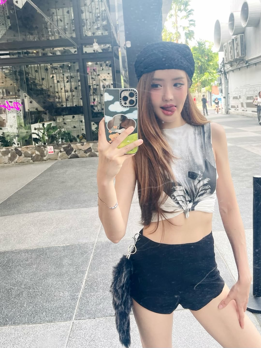 แกรนด์ - พรรณวรท ด้วยเศียรเกล้า