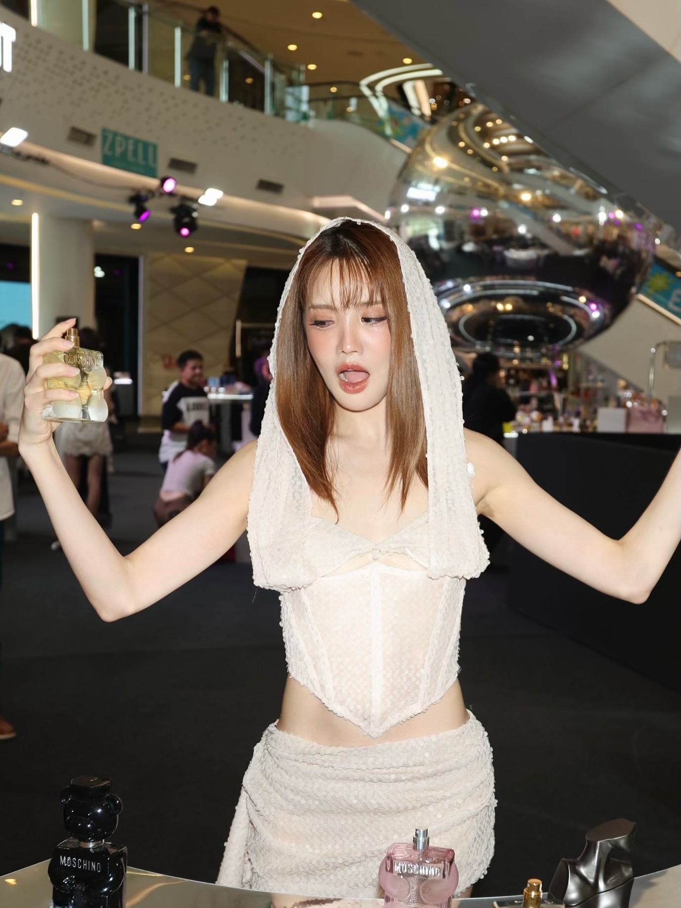 แกรนด์ - พรรณวรท ด้วยเศียรเกล้า