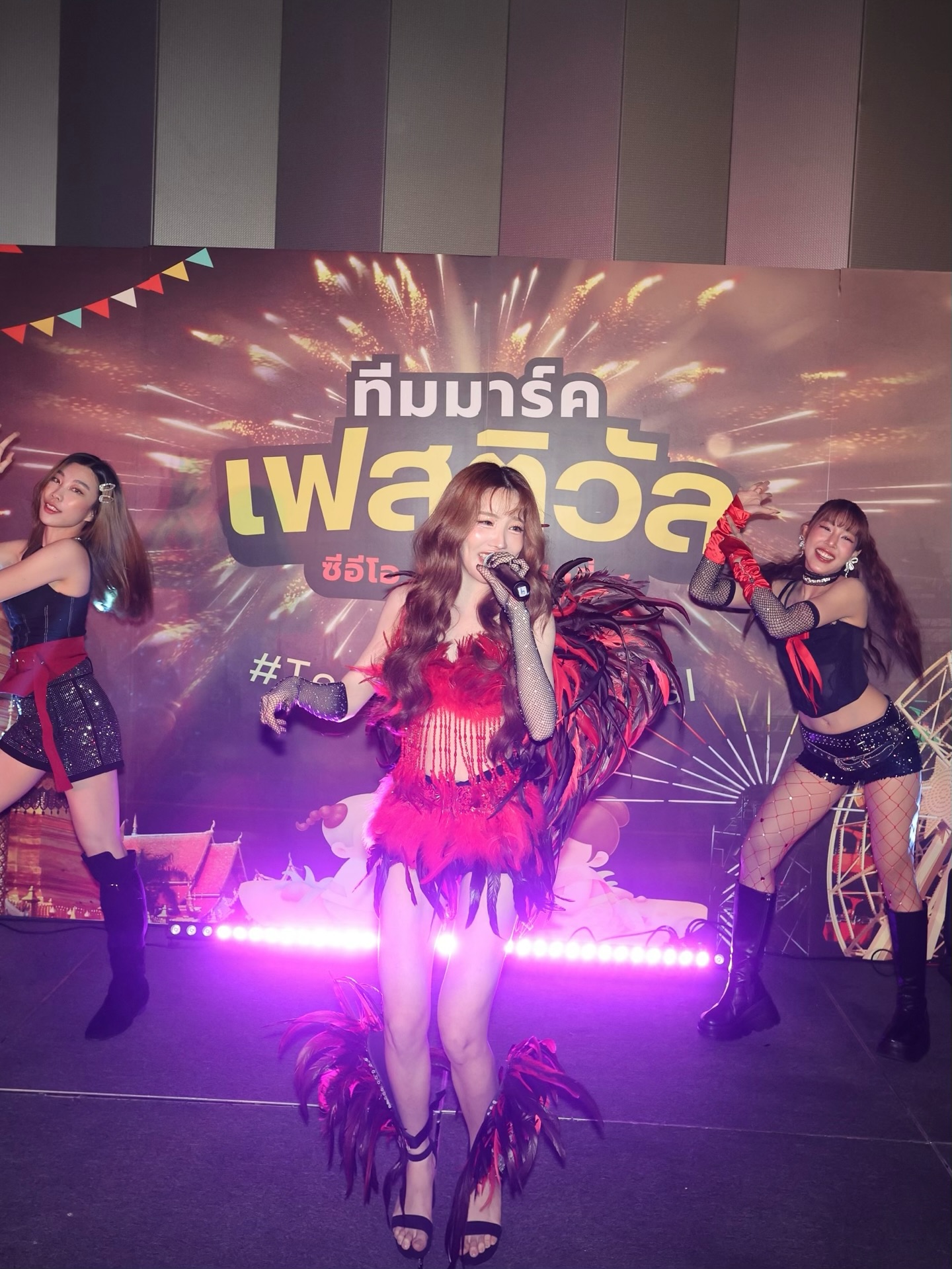 แกรนด์ - พรรณวรท ด้วยเศียรเกล้า