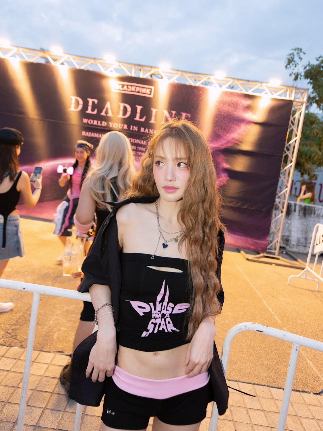 แกรนด์ - พรรณวรท ด้วยเศียรเกล้า