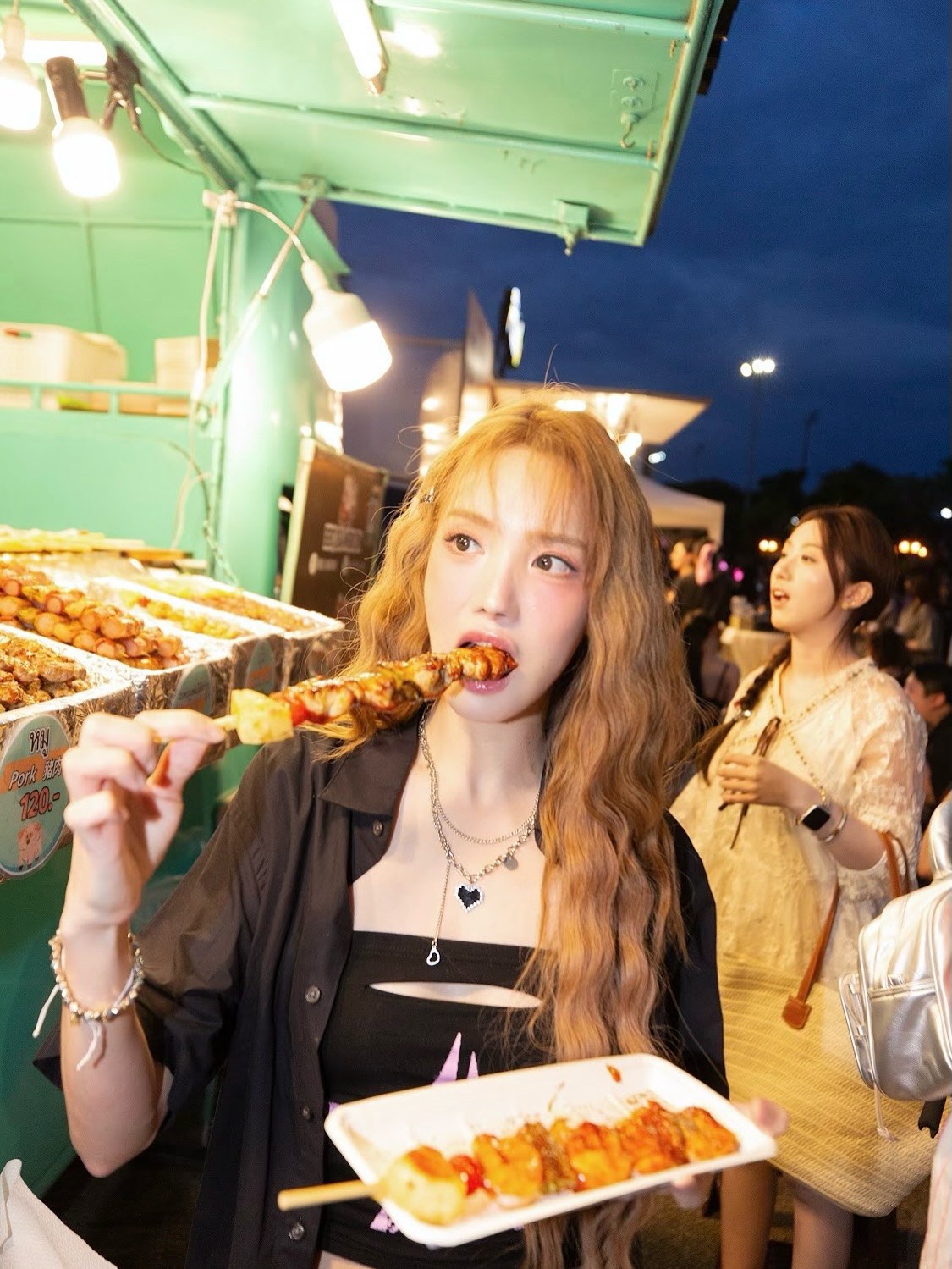 แกรนด์ - พรรณวรท ด้วยเศียรเกล้า