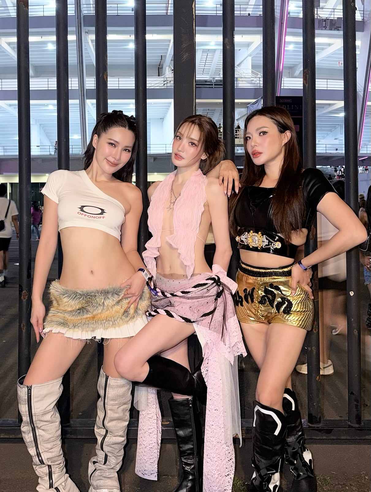 แกรนด์ - พรรณวรท ด้วยเศียรเกล้า