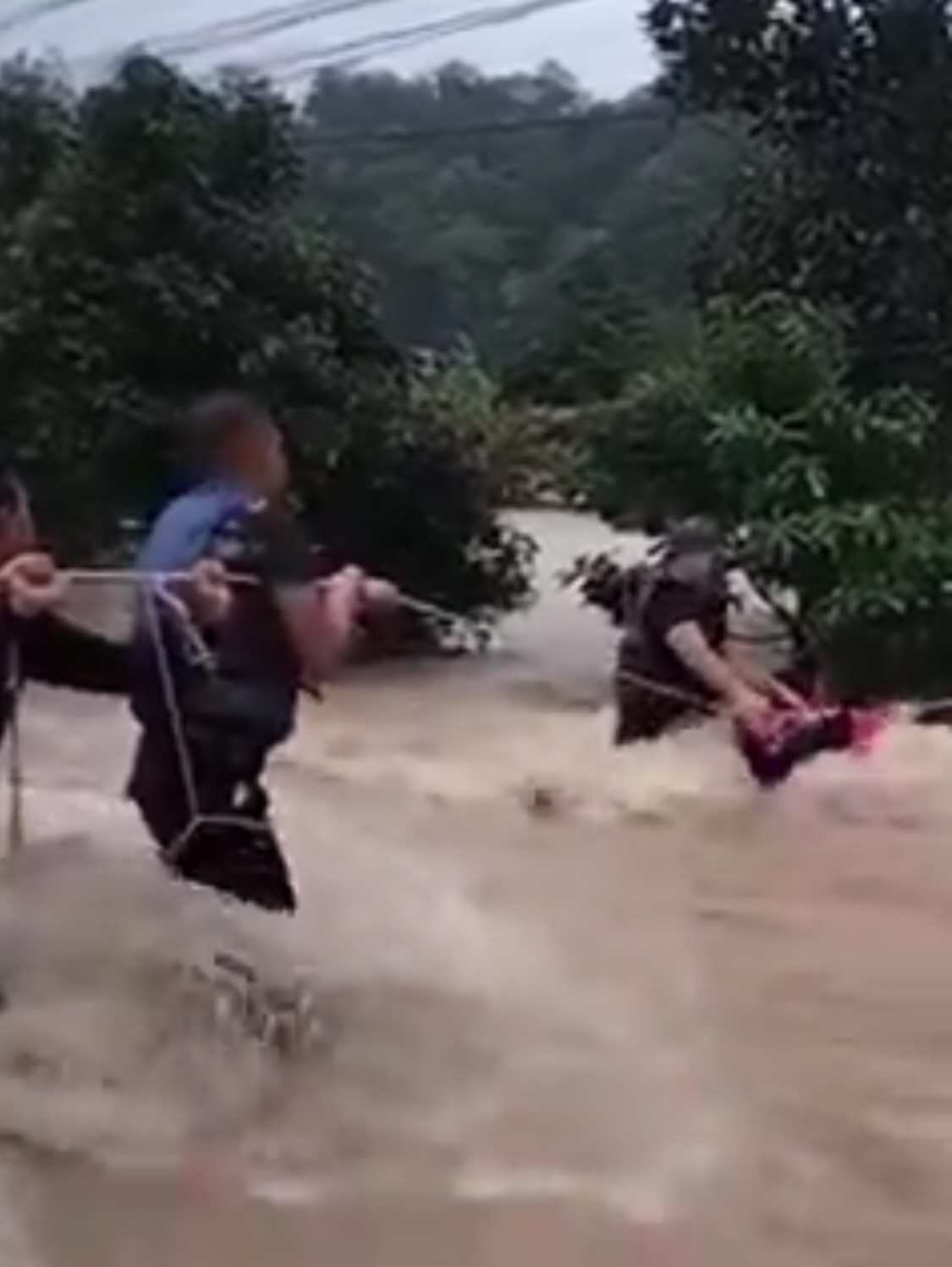 แกรนด์ - พรรณวรท ด้วยเศียรเกล้า