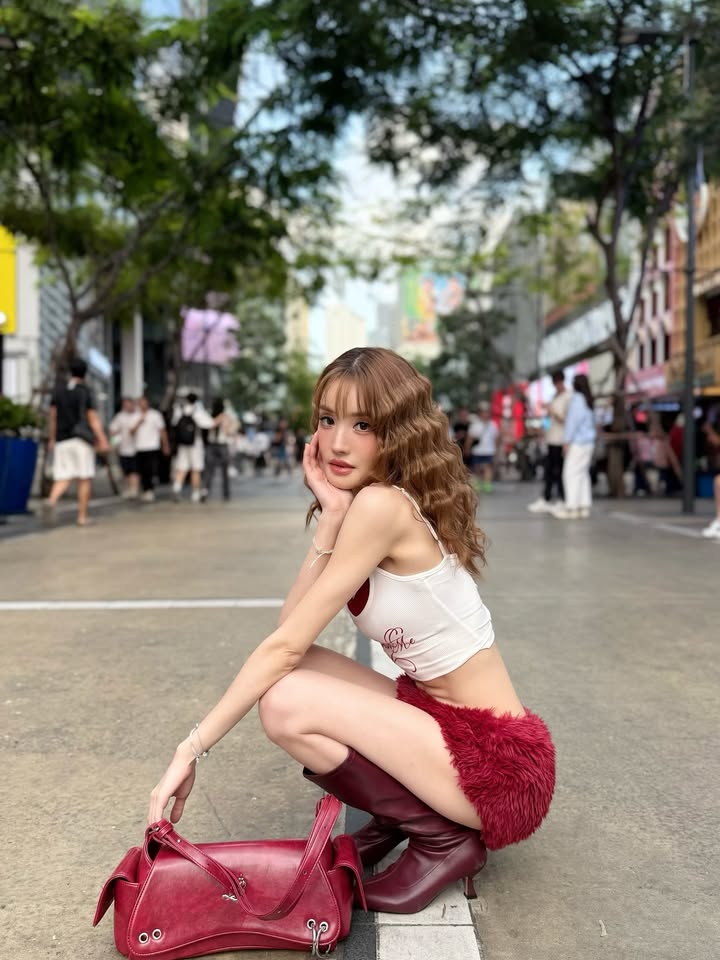 แกรนด์ - พรรณวรท ด้วยเศียรเกล้า