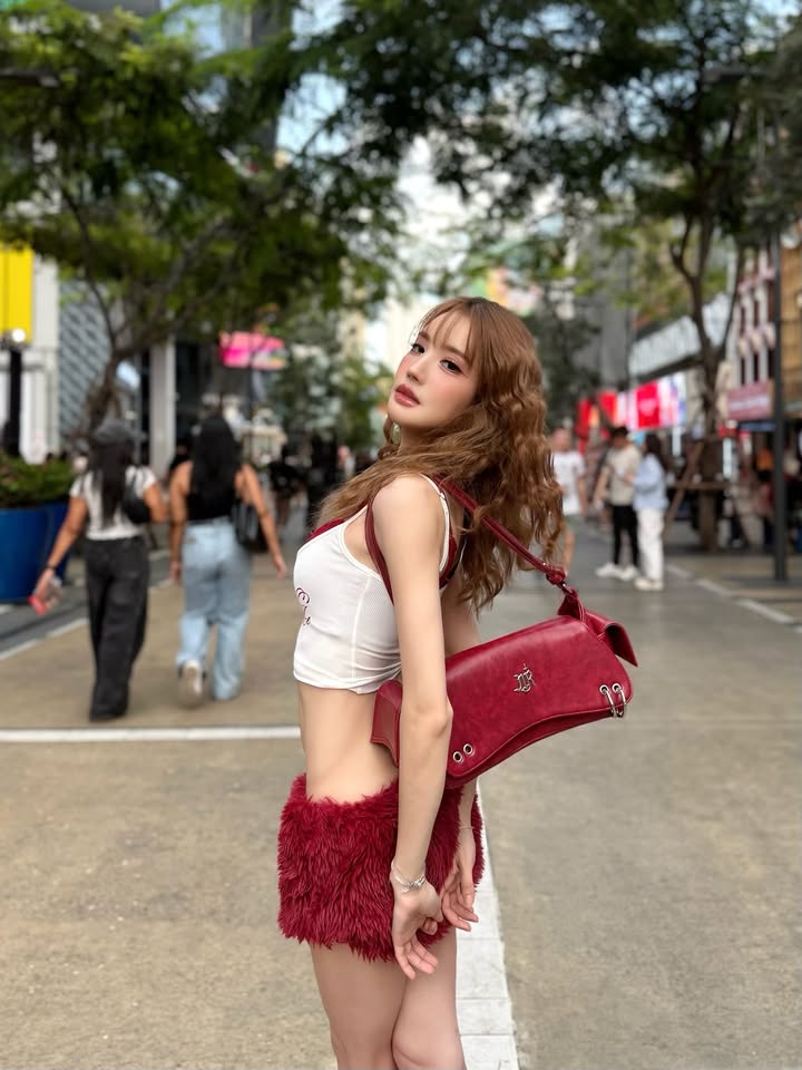 แกรนด์ - พรรณวรท ด้วยเศียรเกล้า