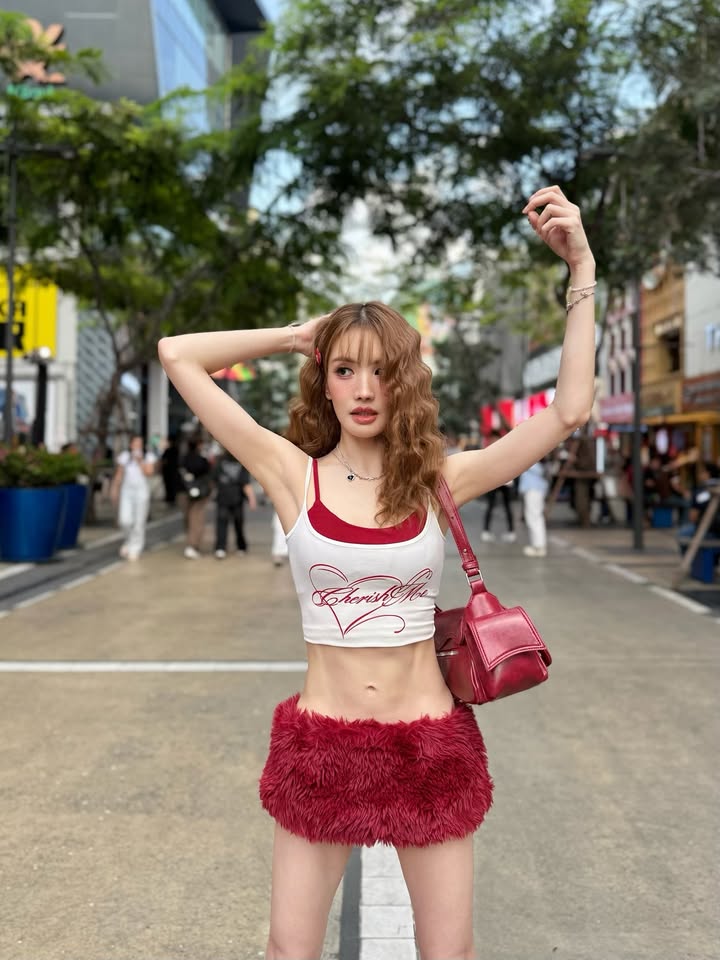 แกรนด์ - พรรณวรท ด้วยเศียรเกล้า