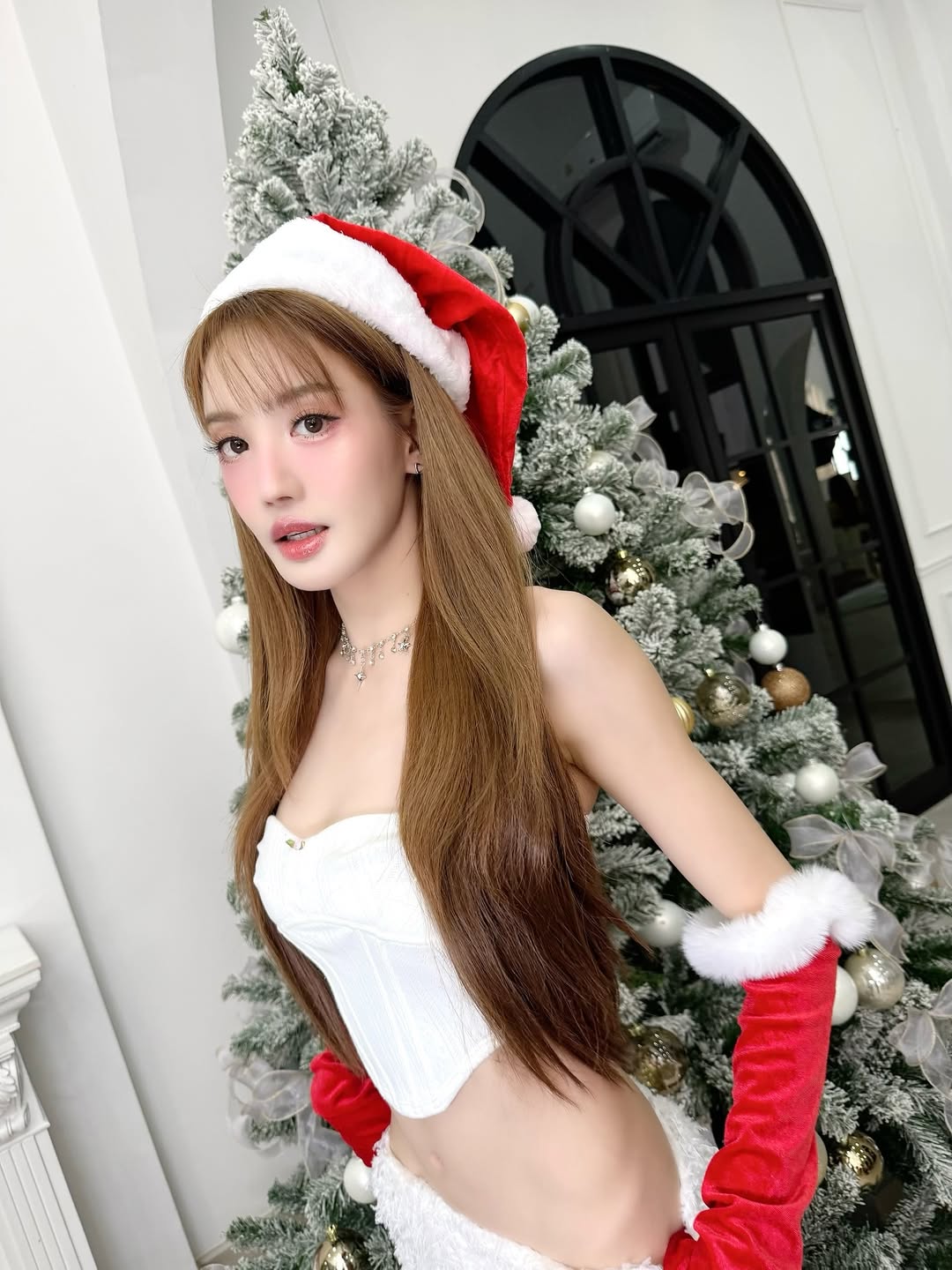 แกรนด์ - พรรณวรท ด้วยเศียรเกล้า