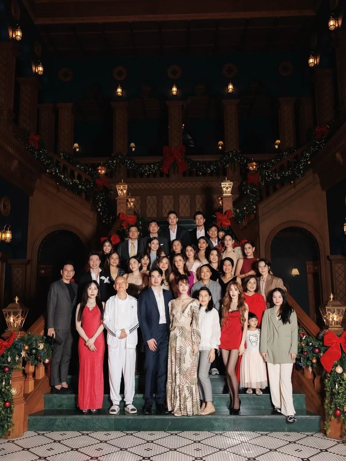 แกรนด์ - พรรณวรท ด้วยเศียรเกล้า