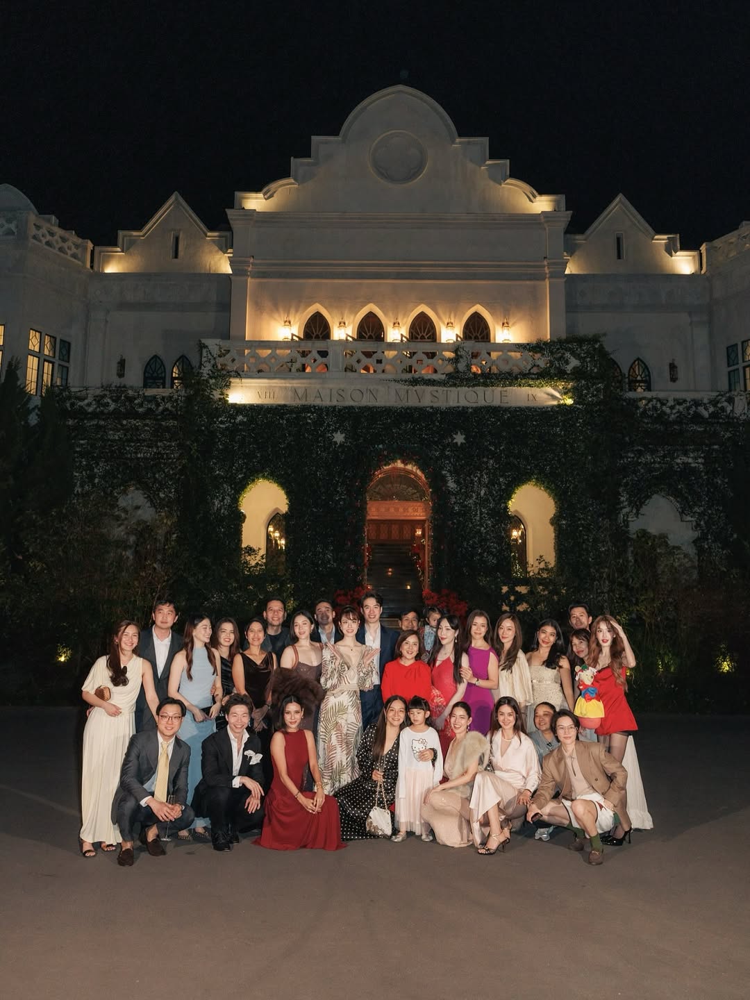 แกรนด์ - พรรณวรท ด้วยเศียรเกล้า