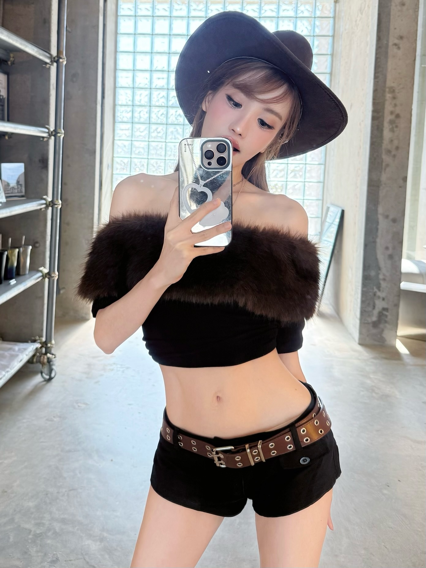 แกรนด์ - พรรณวรท ด้วยเศียรเกล้า