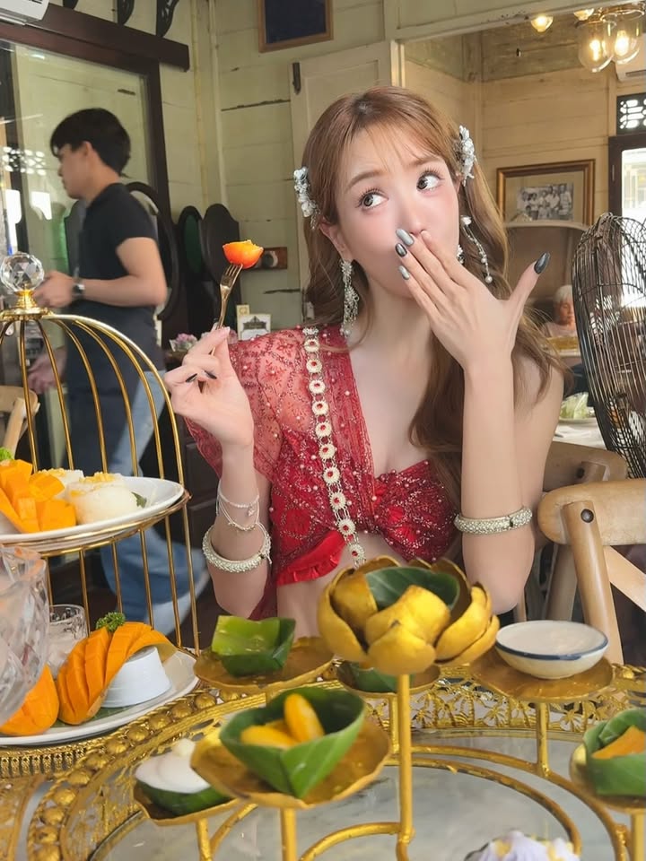 แกรนด์ - พรรณวรท ด้วยเศียรเกล้า