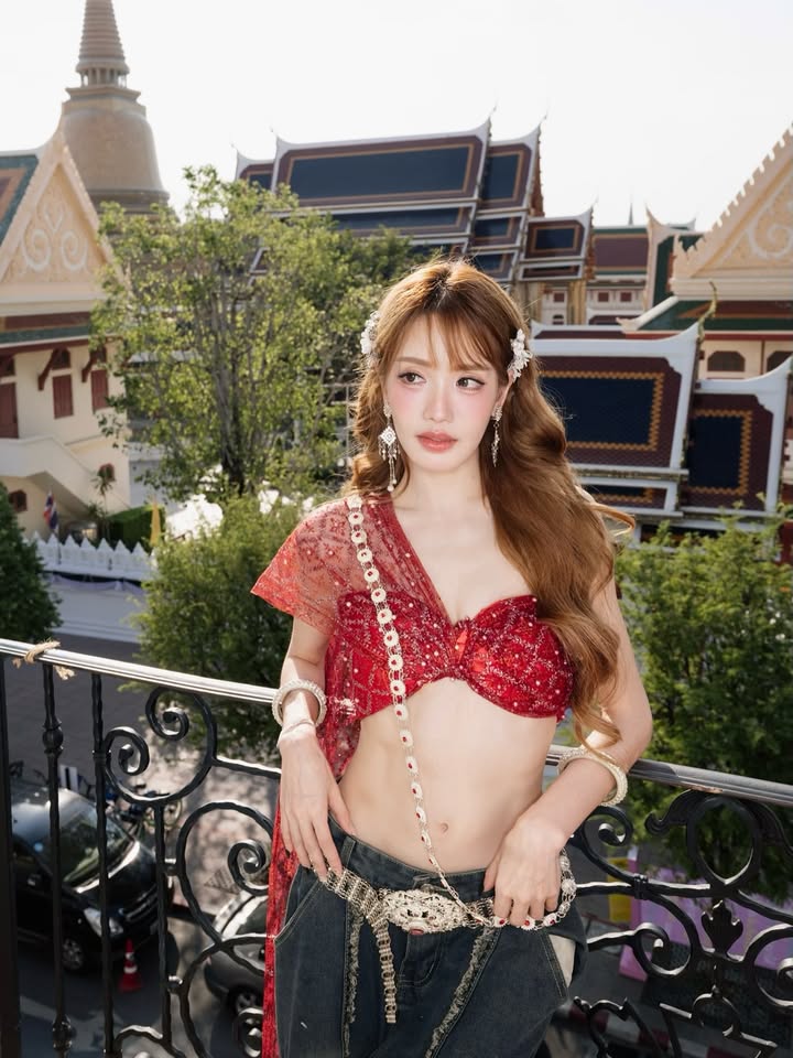 แกรนด์ - พรรณวรท ด้วยเศียรเกล้า