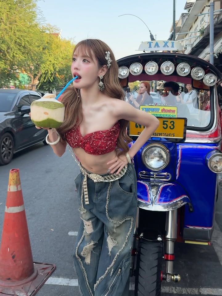 แกรนด์ - พรรณวรท ด้วยเศียรเกล้า