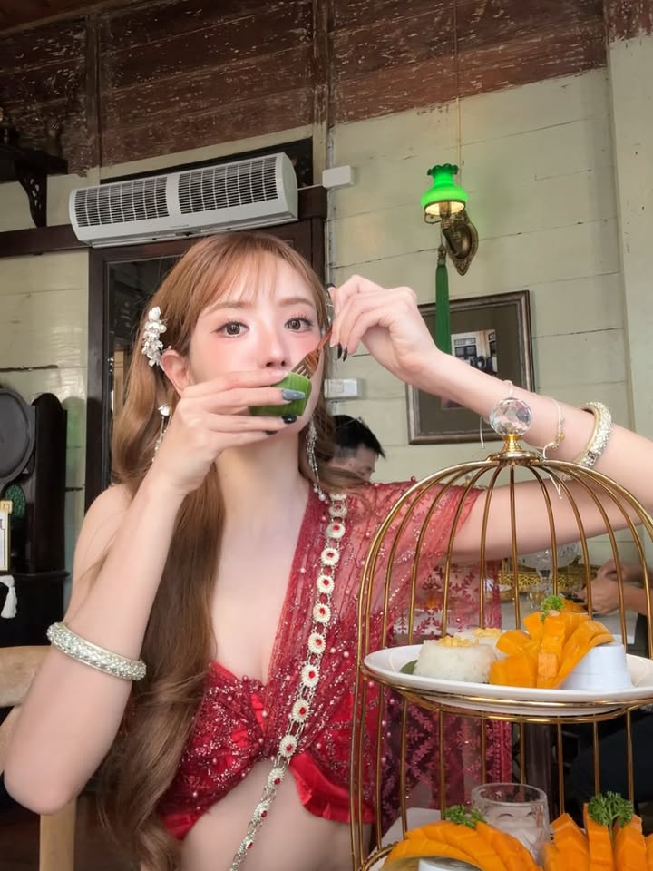 แกรนด์ - พรรณวรท ด้วยเศียรเกล้า