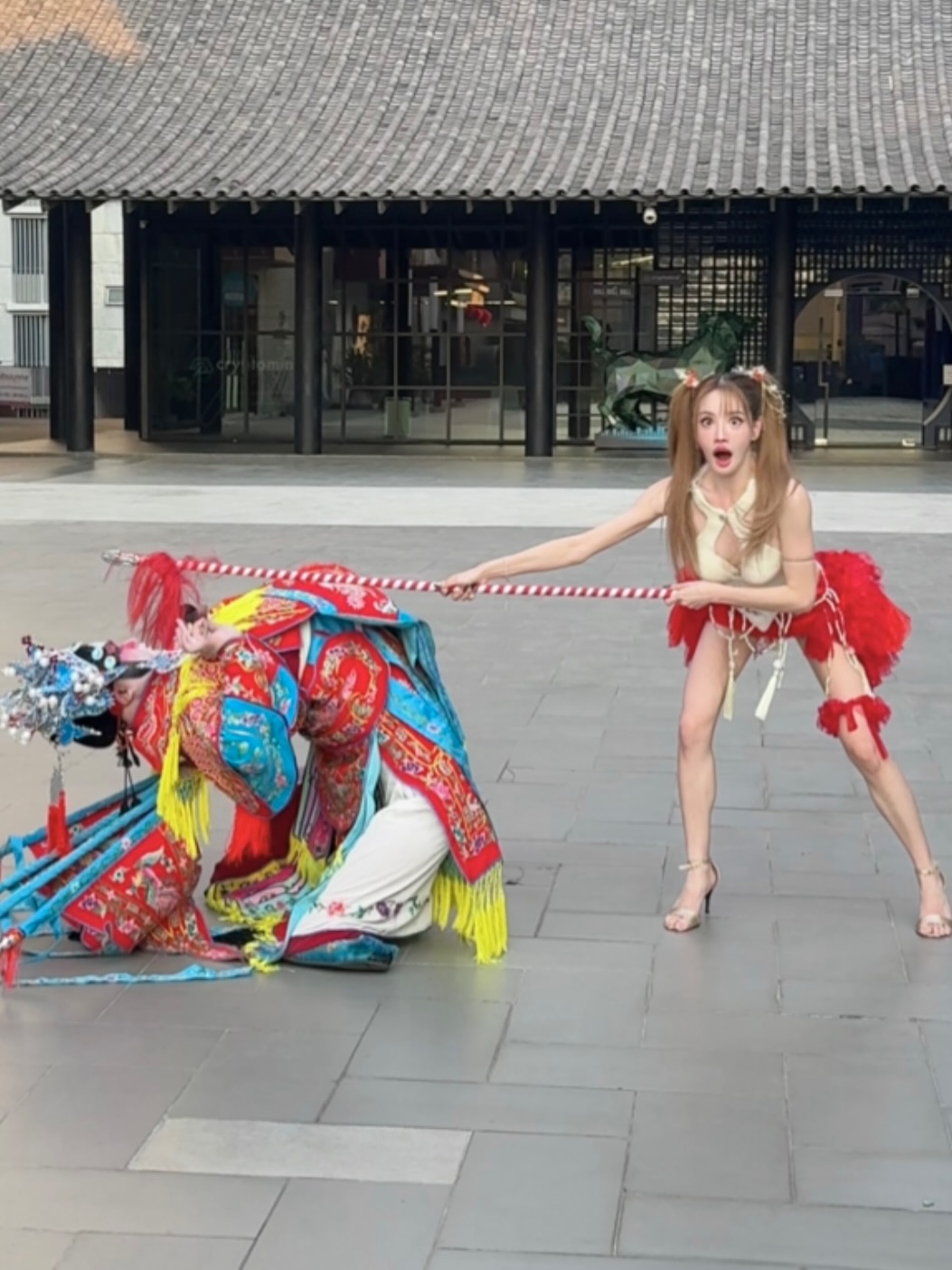 แกรนด์ - พรรณวรท ด้วยเศียรเกล้า