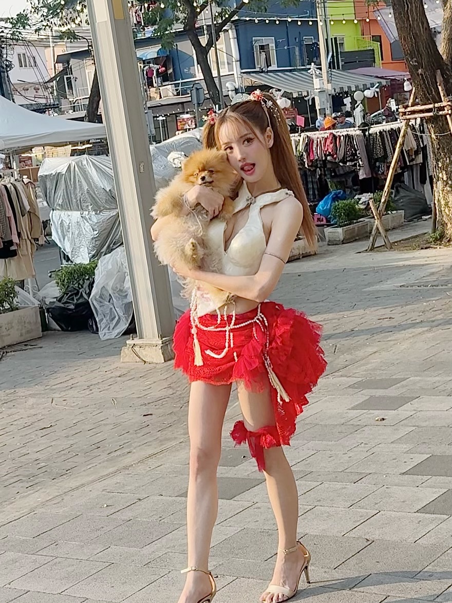 แกรนด์ - พรรณวรท ด้วยเศียรเกล้า