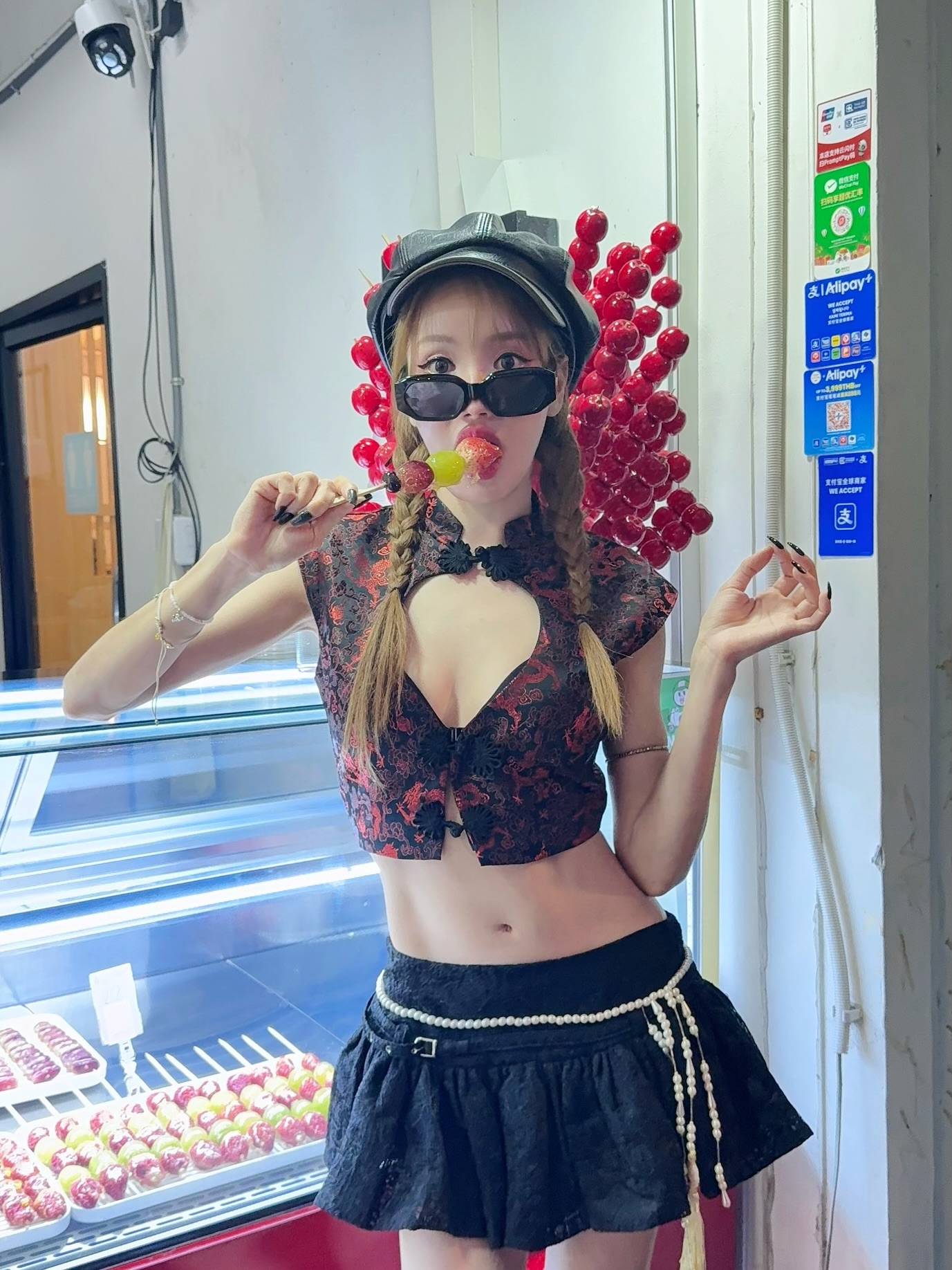 แกรนด์ - พรรณวรท ด้วยเศียรเกล้า