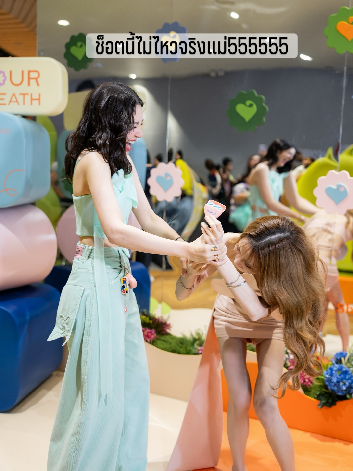 แกรนด์ - พรรณวรท ด้วยเศียรเกล้า