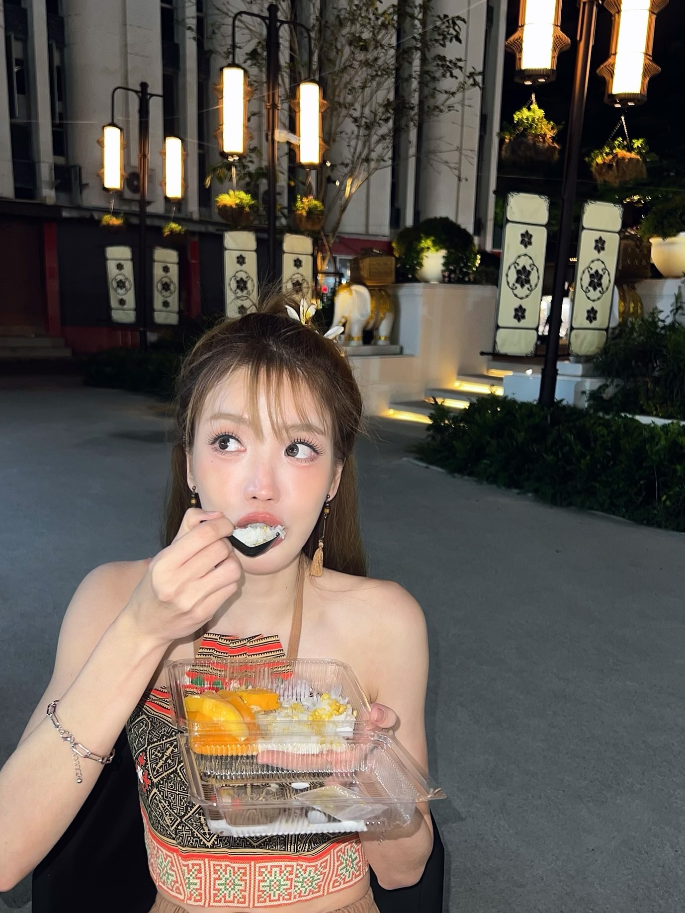 แกรนด์ - พรรณวรท ด้วยเศียรเกล้า