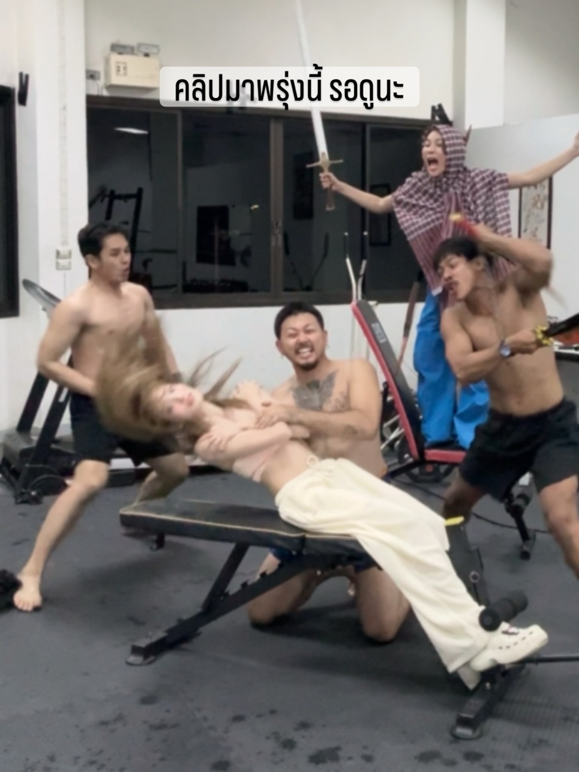 แกรนด์ - พรรณวรท ด้วยเศียรเกล้า