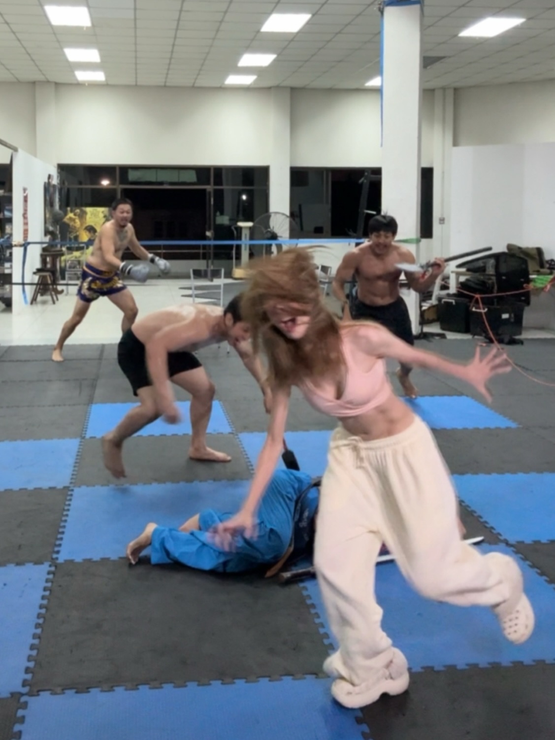 แกรนด์ - พรรณวรท ด้วยเศียรเกล้า