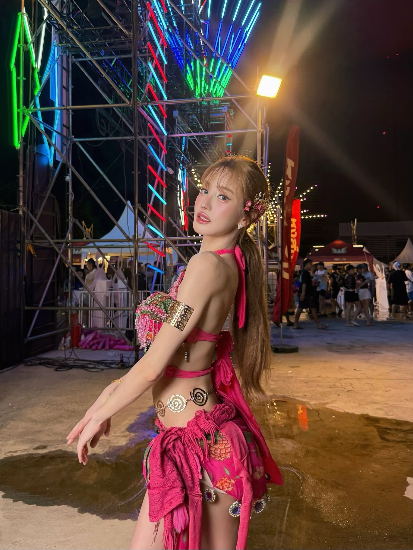 แกรนด์ - พรรณวรท ด้วยเศียรเกล้า