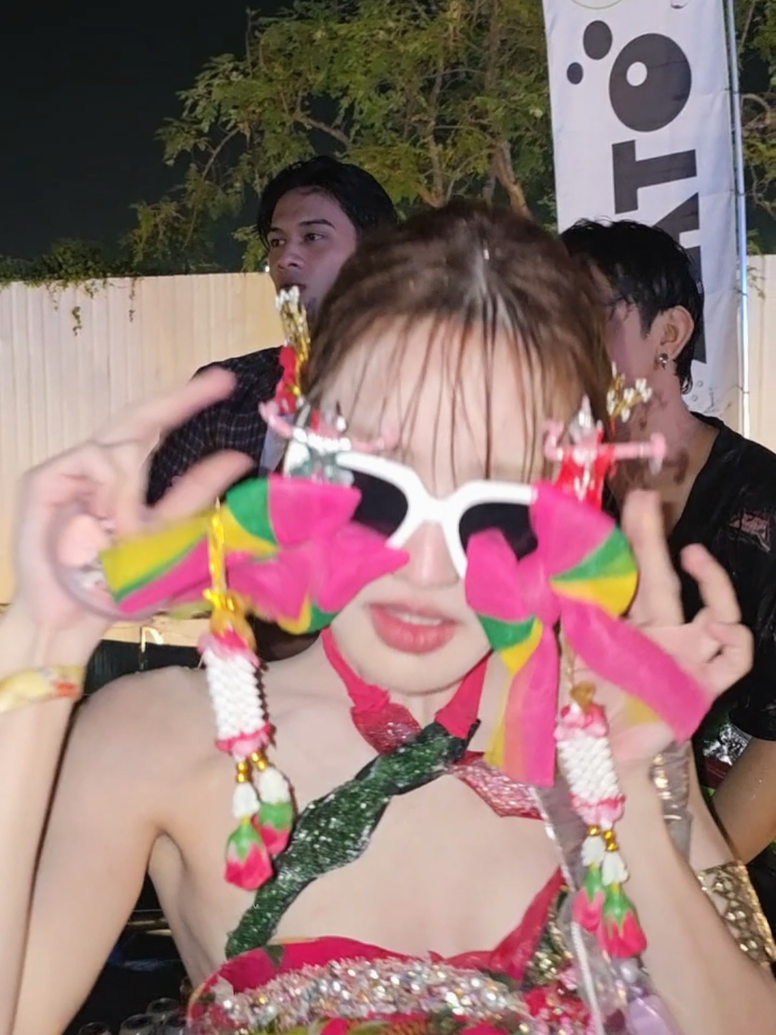 แกรนด์ - พรรณวรท ด้วยเศียรเกล้า