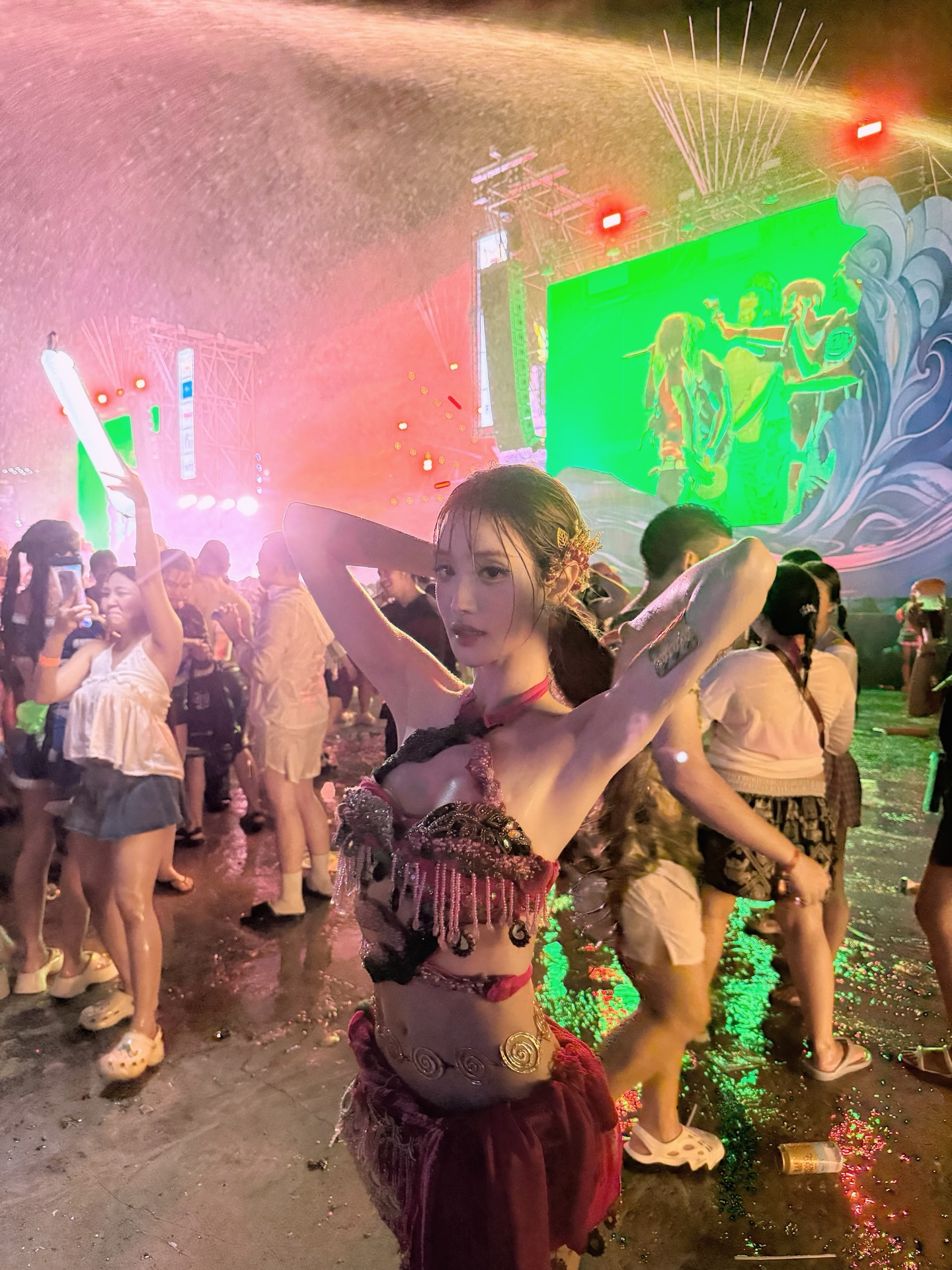 แกรนด์ - พรรณวรท ด้วยเศียรเกล้า