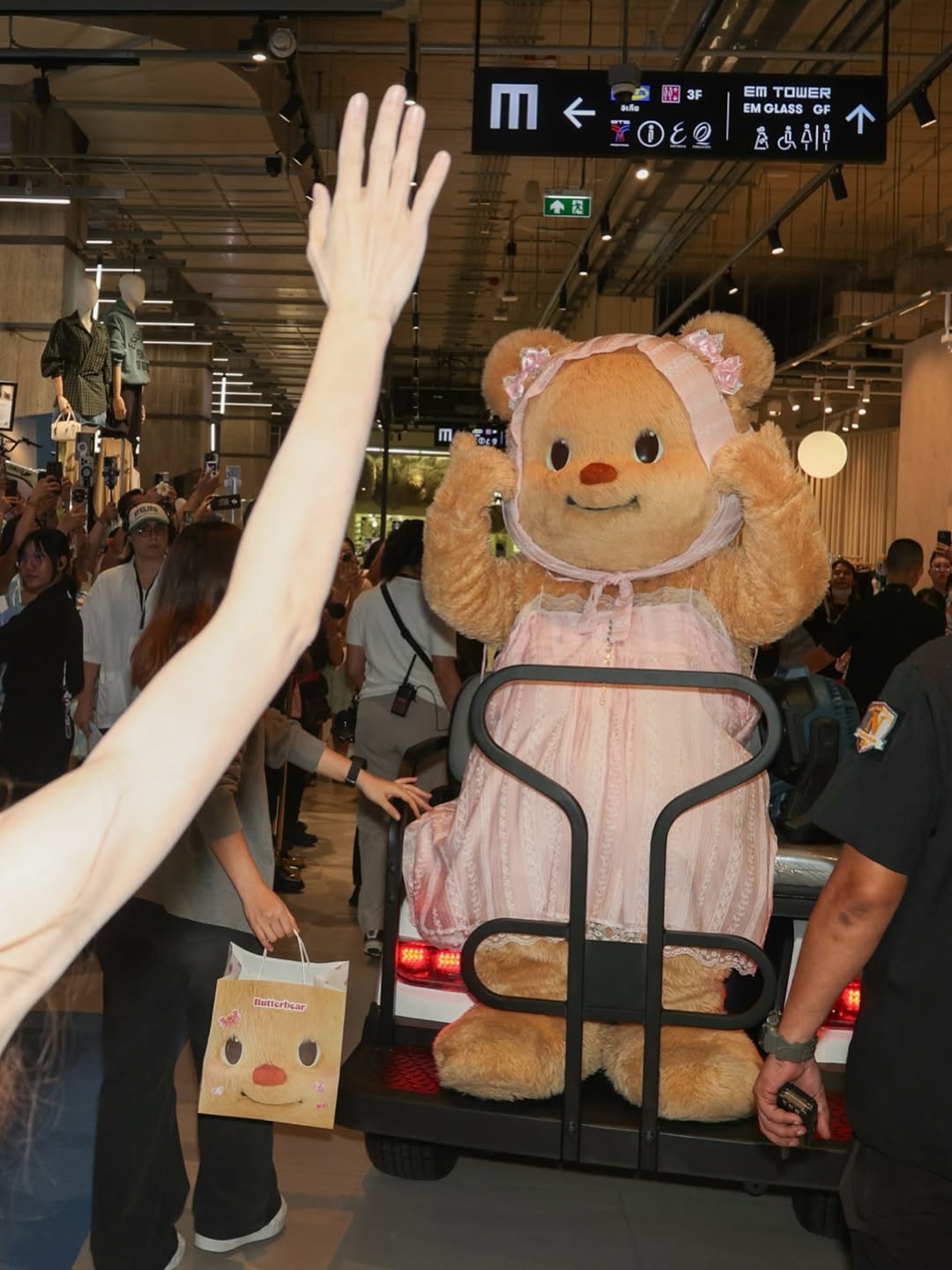 แกรนด์ - พรรณวรท ด้วยเศียรเกล้า