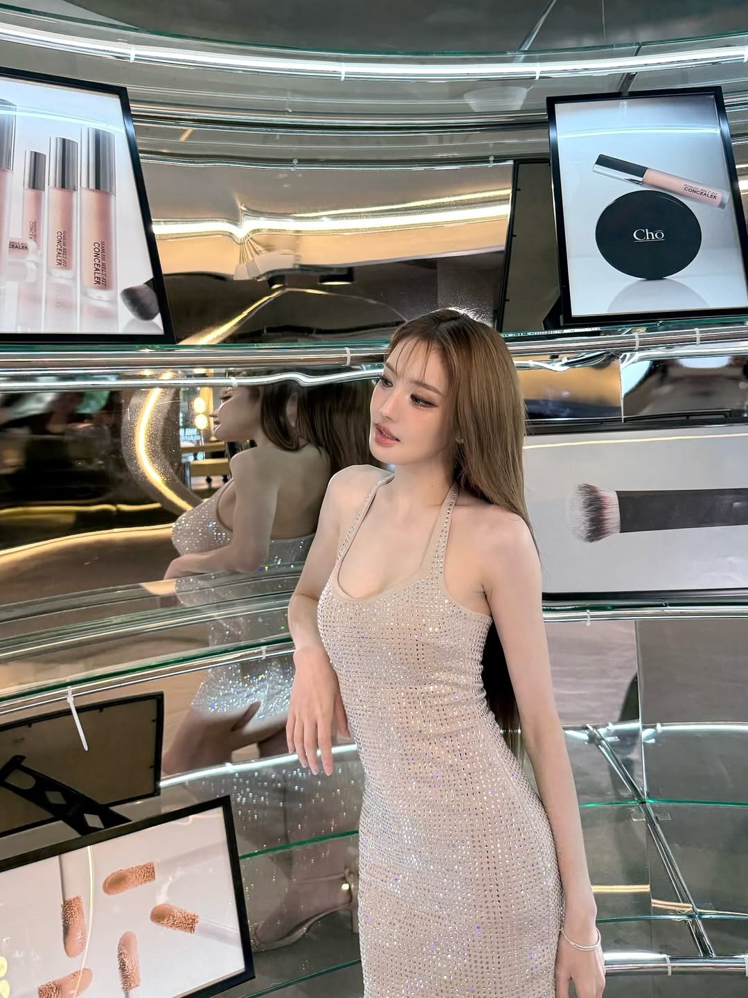 แกรนด์ - พรรณวรท ด้วยเศียรเกล้า